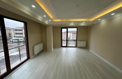 Karasu Kabakoz’da Ön Cephe Geniş Salonlu 3+1 Ebeveyn Banyolu Satılık Daire