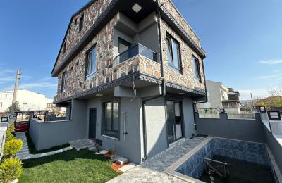 Sakarya Kocaali Alandere'de Denize 50 Metre, Özel Havuzlu ve Yerden Isıtmalı 4+1 Satılık Villa