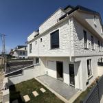 Sakarya Kocaali Yayla'da Denize 300 Metre, Müstakil Girişli ve Bahçeli 3+1 Satılık Tripleks Villa