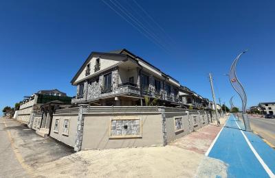 Sakarya Kocaali Yalı'da Denize 100 Metre, Köşe Parselde Havuzlu Taş Konsept 3+1 Satılık Villa
