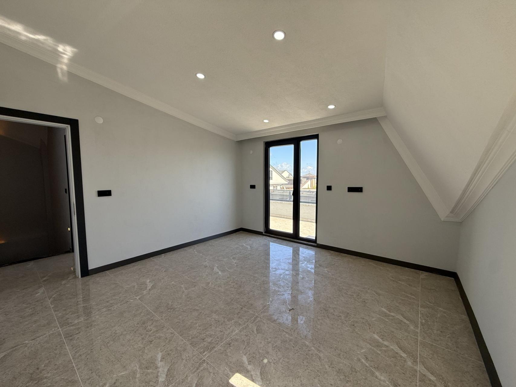 Sakarya Kocaali Yayla'da Denize 70 Metre, Havuzlu ve Bahçeli 4+1 Satılık Villa (Arka Cephe) - Görsel 25