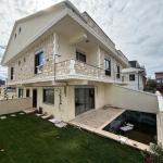 Sakarya Kocaali Alandere'de Denize 130 Metre, Yeşil Alana Cepheli Havuzlu 4+1 Satılık Villa