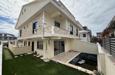 Sakarya Kocaali Alandere'de Denize 130 Metre, Yeşil Alana Cepheli Havuzlu 4+1 Satılık Villa