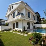 Sakarya Kocaali Yalı'da Denize 300 Metre, Kat Mülkiyetli ve Müstakil Havuzlu 3+1 Satılık Tripleks Villa