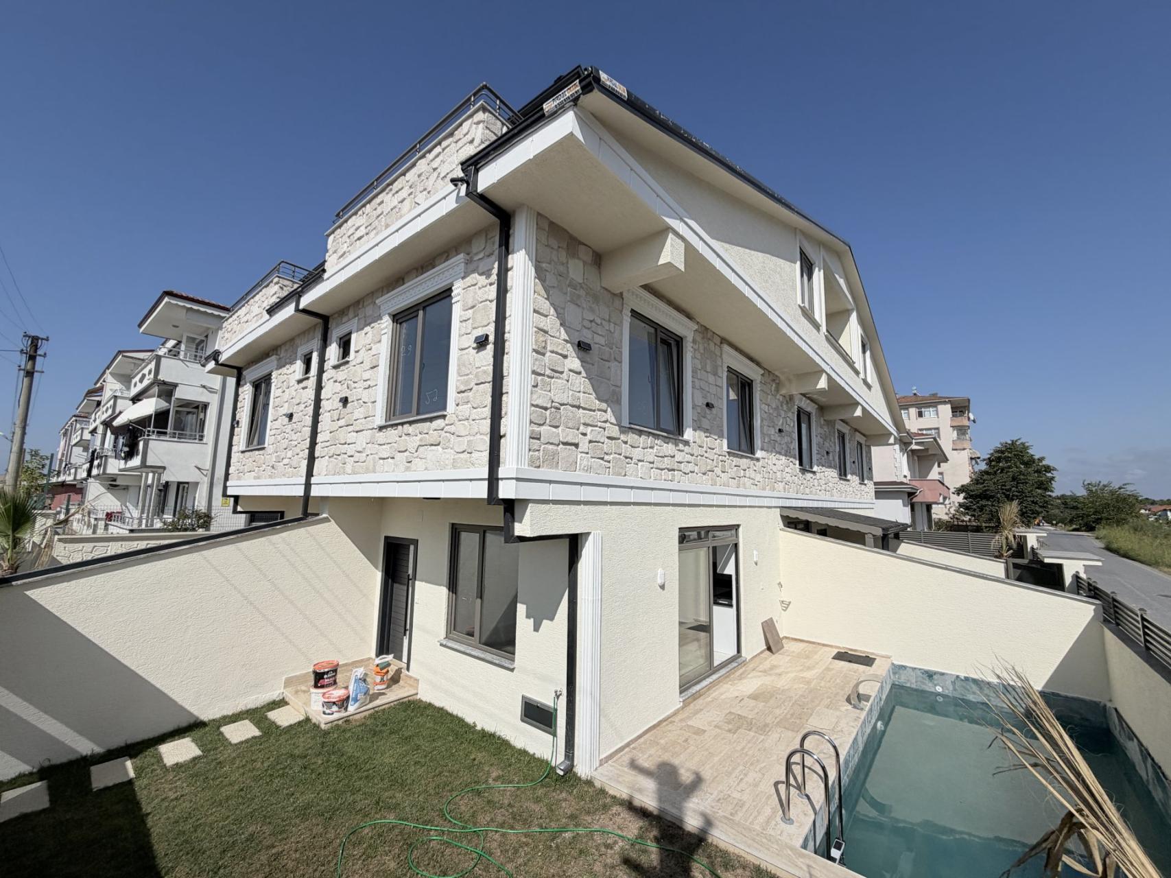 Sakarya Kocaali Yalı'da Denize 300 Metre, Havuzlu ve Müstakil Girişli 4+1 Satılık Köşe Villa - Görsel 7