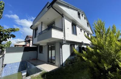 Sakarya Kocaali Yayla'da Denize 70 Metre, Havuzlu ve Bahçeli 4+1 Satılık Villa (Arka Cephe)
