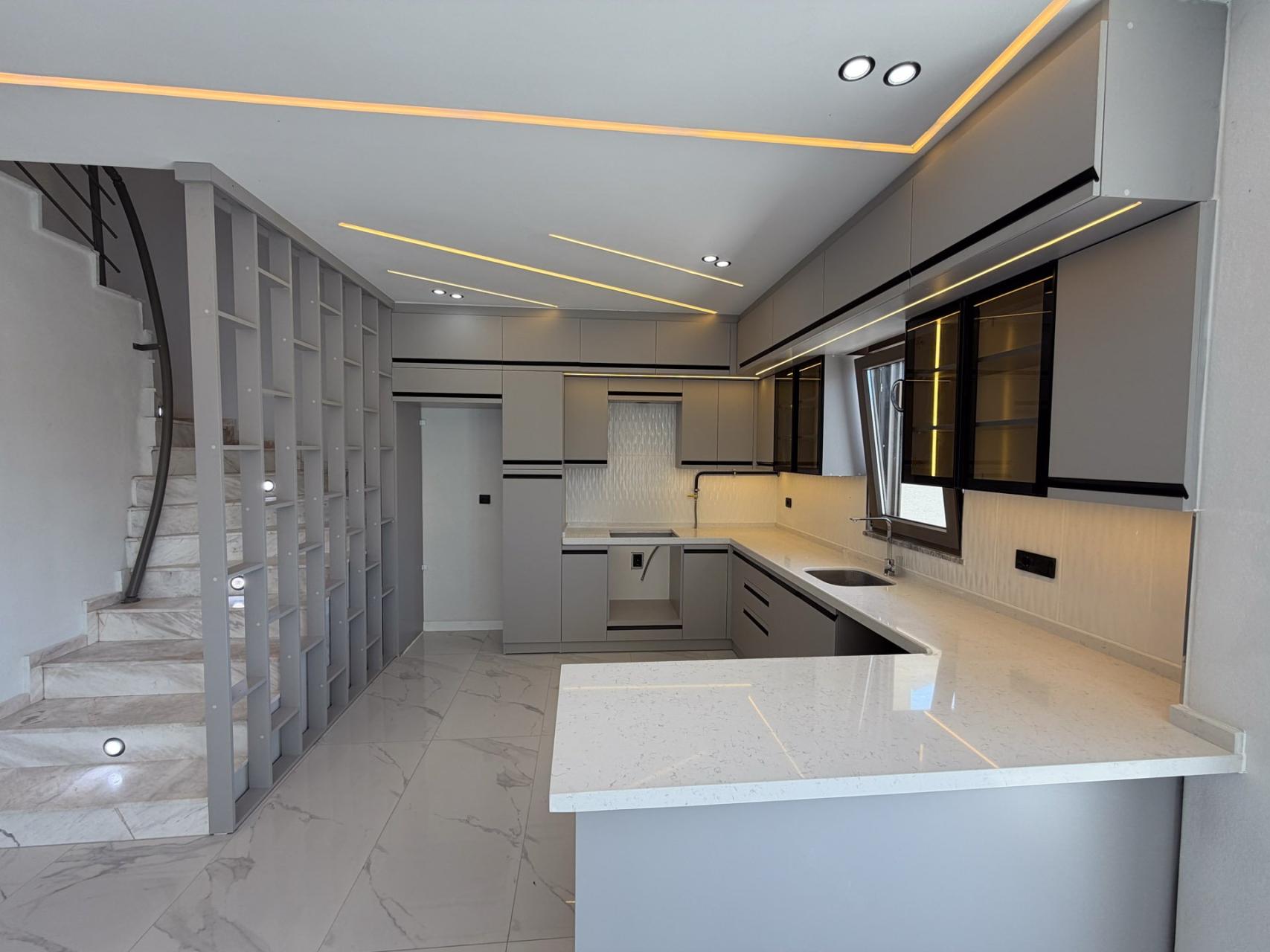 Sakarya Kocaali Yalı'da Cadde Cepheli, Denize 200 Metre Müstakil Havuzlu 4+1 Satılık Tripleks Villa - Görsel 16