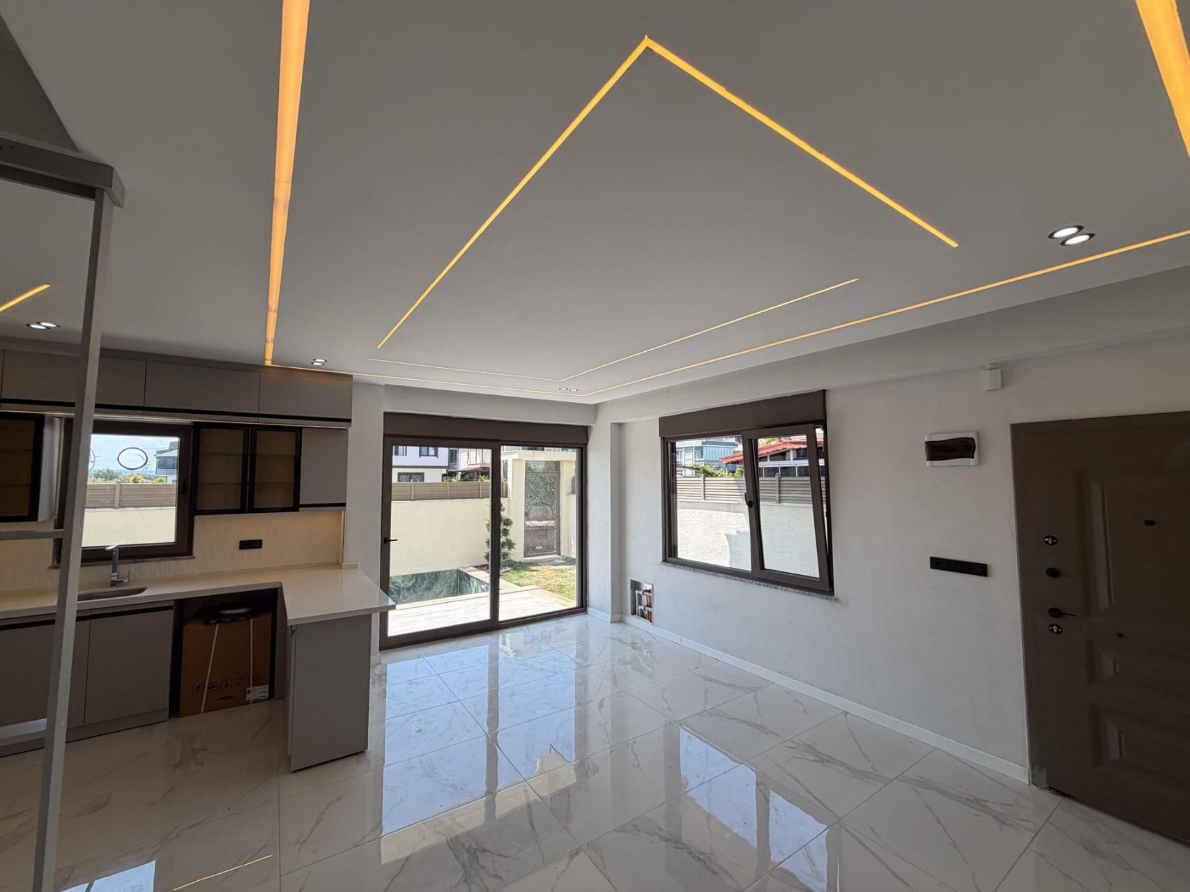 Sakarya Kocaali Yalı'da Cadde Cepheli, Denize 200 Metre Müstakil Havuzlu 4+1 Satılık Tripleks Villa - Görsel 8