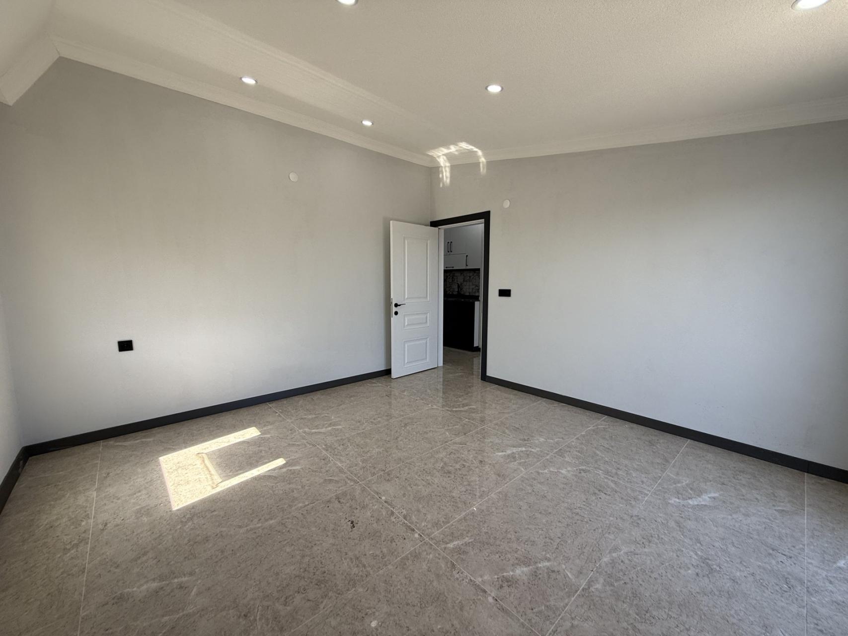 Sakarya Kocaali Yayla'da Denize 70 Metre, Havuzlu ve Bahçeli 4+1 Satılık Villa (Arka Cephe) - Görsel 26