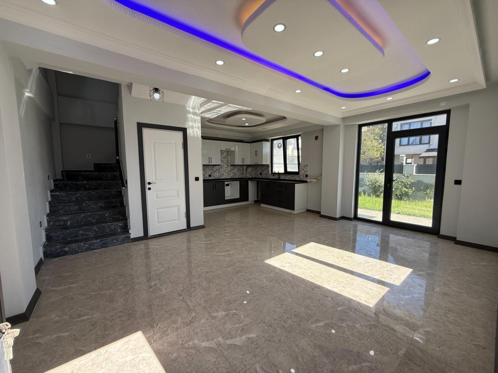 Sakarya Kocaali Yayla'da Denize 70 Metre, Havuzlu ve Bahçeli 4+1 Satılık Villa (Arka Cephe) - Görsel 9