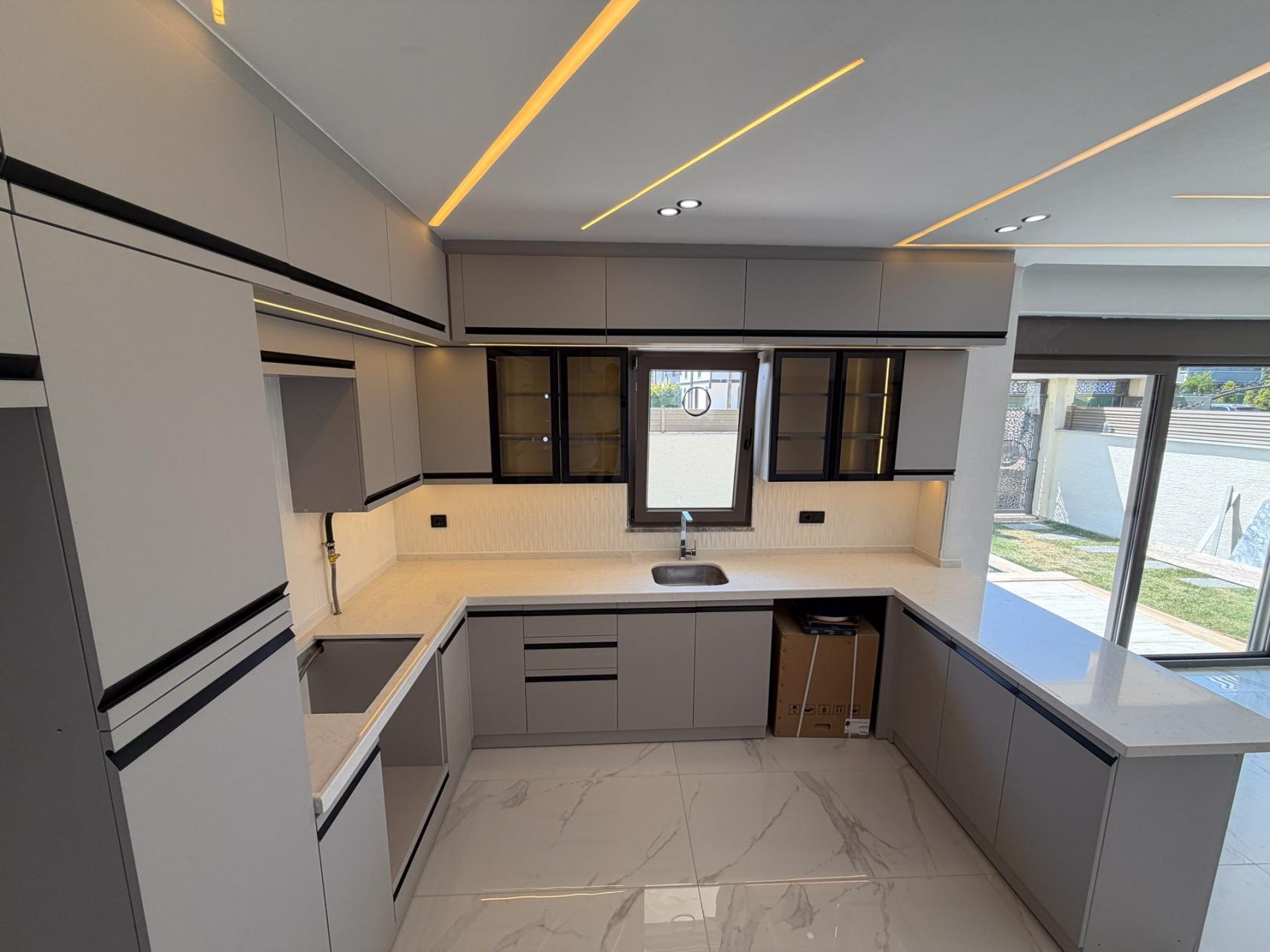 Sakarya Kocaali Yalı'da Cadde Cepheli, Denize 200 Metre Müstakil Havuzlu 4+1 Satılık Tripleks Villa - Görsel 13