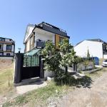Sakarya Kocaali Alandere'de Denize 50 Metre, Kapanmaz Manzaralı Tam Eşyalı 3+1 Satılık Villa