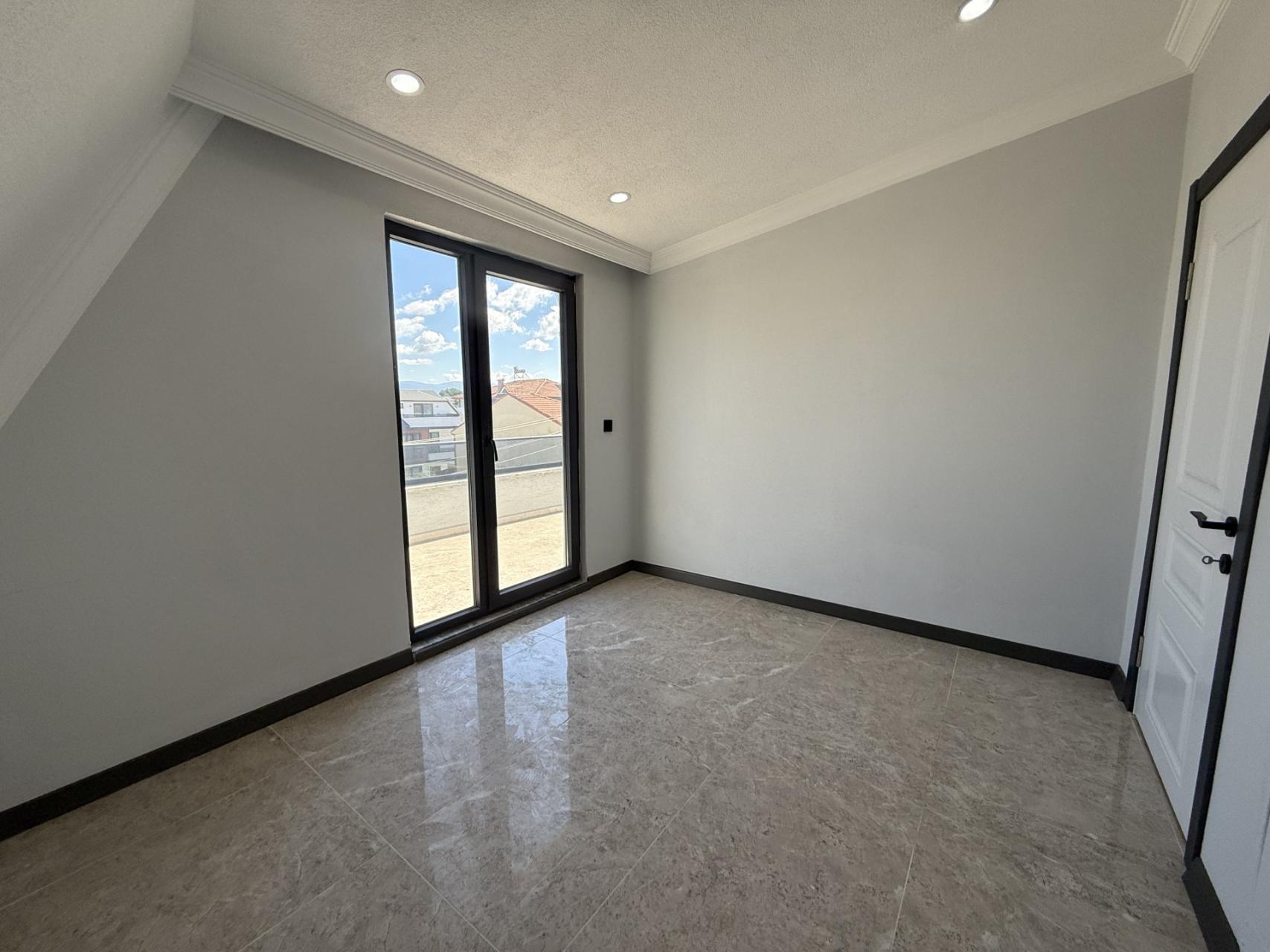 Sakarya Kocaali Yayla'da Denize 70 Metre, Havuzlu ve Bahçeli 4+1 Satılık Villa (Arka Cephe) - Görsel 29