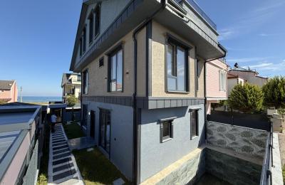 Sakarya Kocaali Yalı'da Denize 3. Parselde, Kapanmaz Manzaralı ve Havuzlu 5+1 Satılık Müstakil Villa