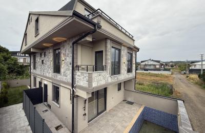 Sakarya Kocaali Alandere'de Denize 250 Metre, Ön Cephe ve Geniş Havuzlu 4+1 Satılık Tripleks Villa