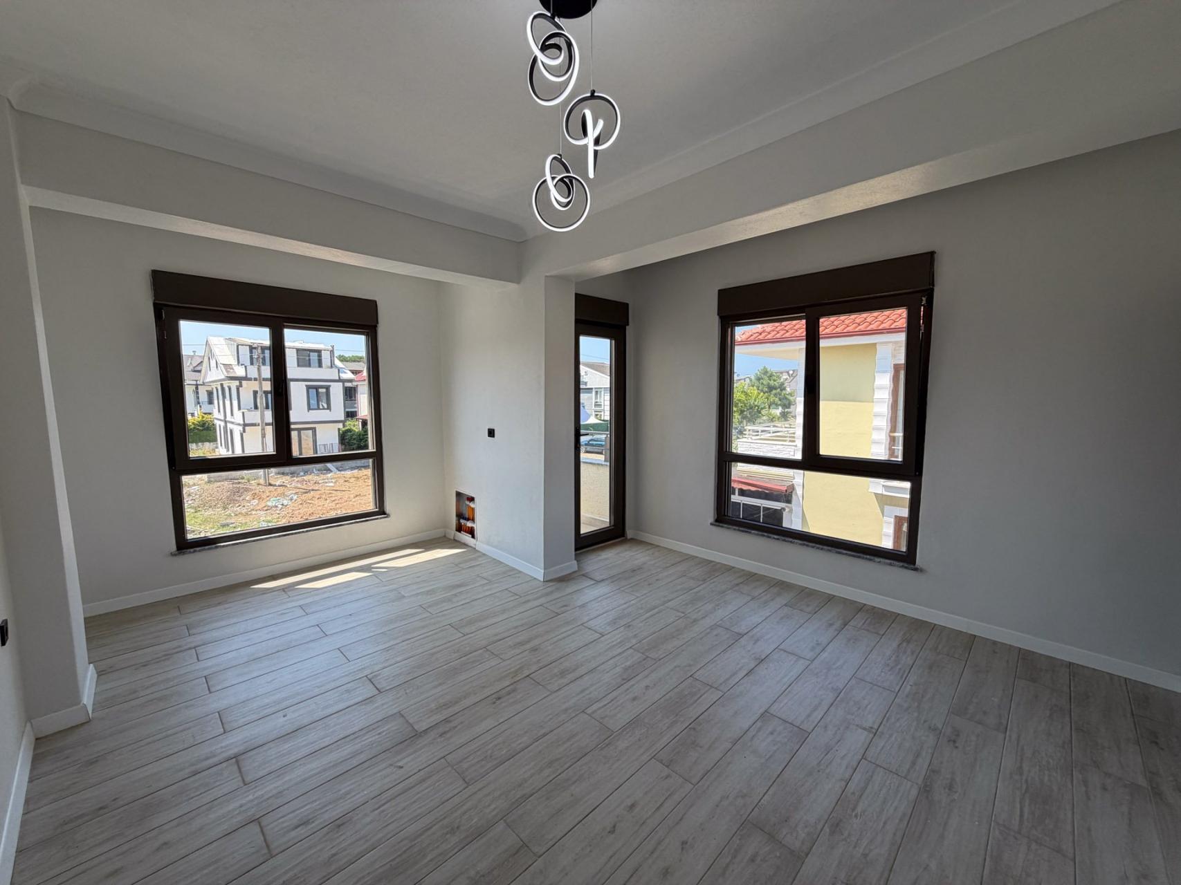 Sakarya Kocaali Yalı'da Cadde Cepheli, Denize 200 Metre Müstakil Havuzlu 4+1 Satılık Tripleks Villa - Görsel 20
