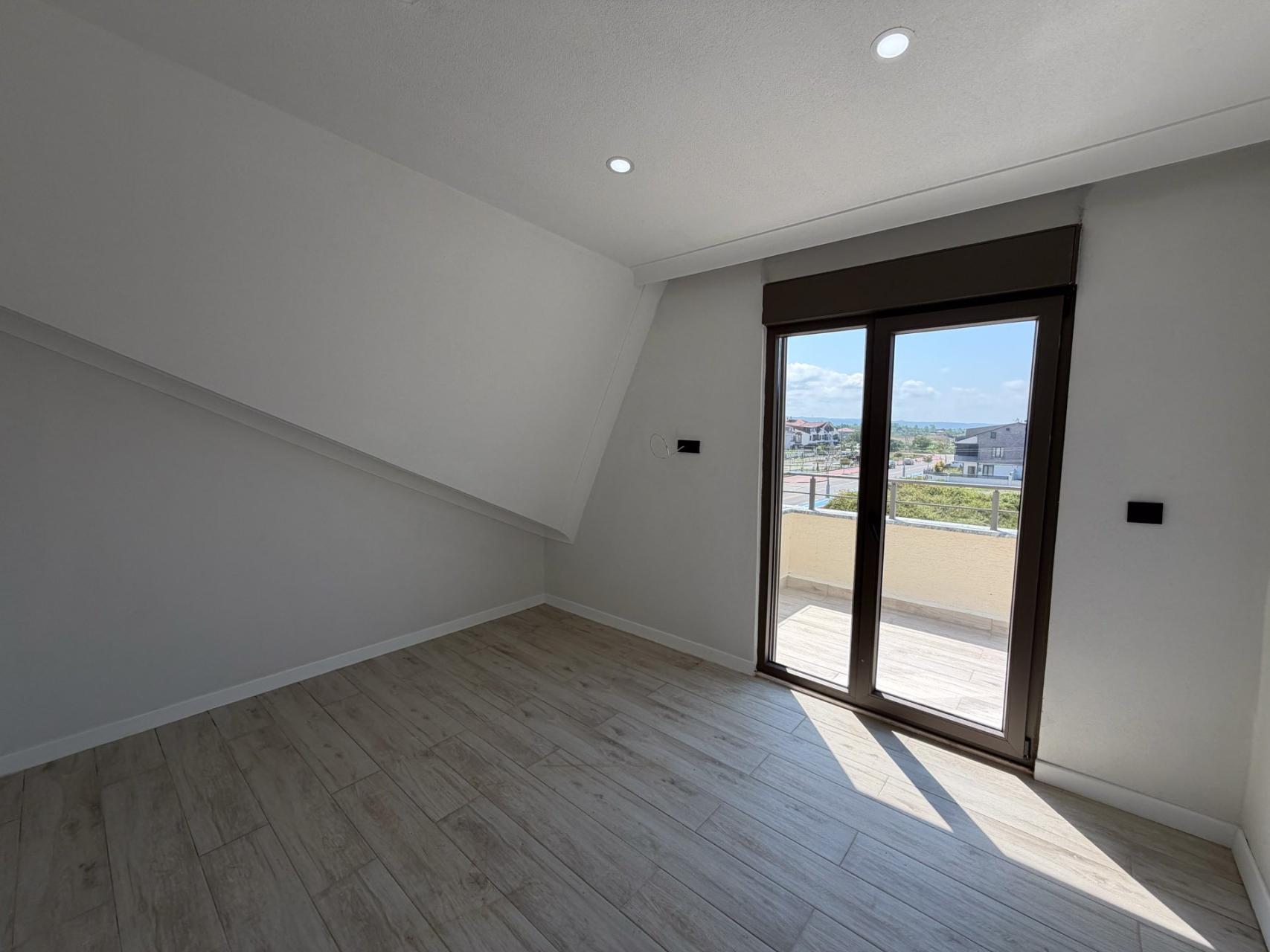 Sakarya Kocaali Yalı'da Cadde Cepheli, Denize 200 Metre Müstakil Havuzlu 4+1 Satılık Tripleks Villa - Görsel 35