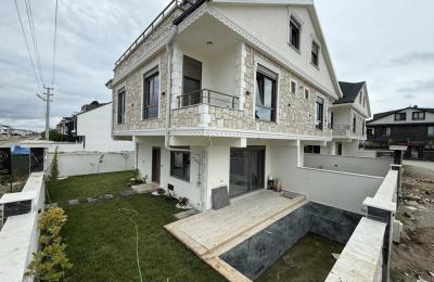 Sakarya Kocaali'de Panoramik Deniz Manzaralı, Müstakil Havuzlu Satılık Köşe Villa