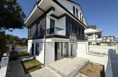 Sakarya Kocaali Yalı'da Otoparklı ve Bahçeli, Taş Konsept 3+1 Satılık Villa