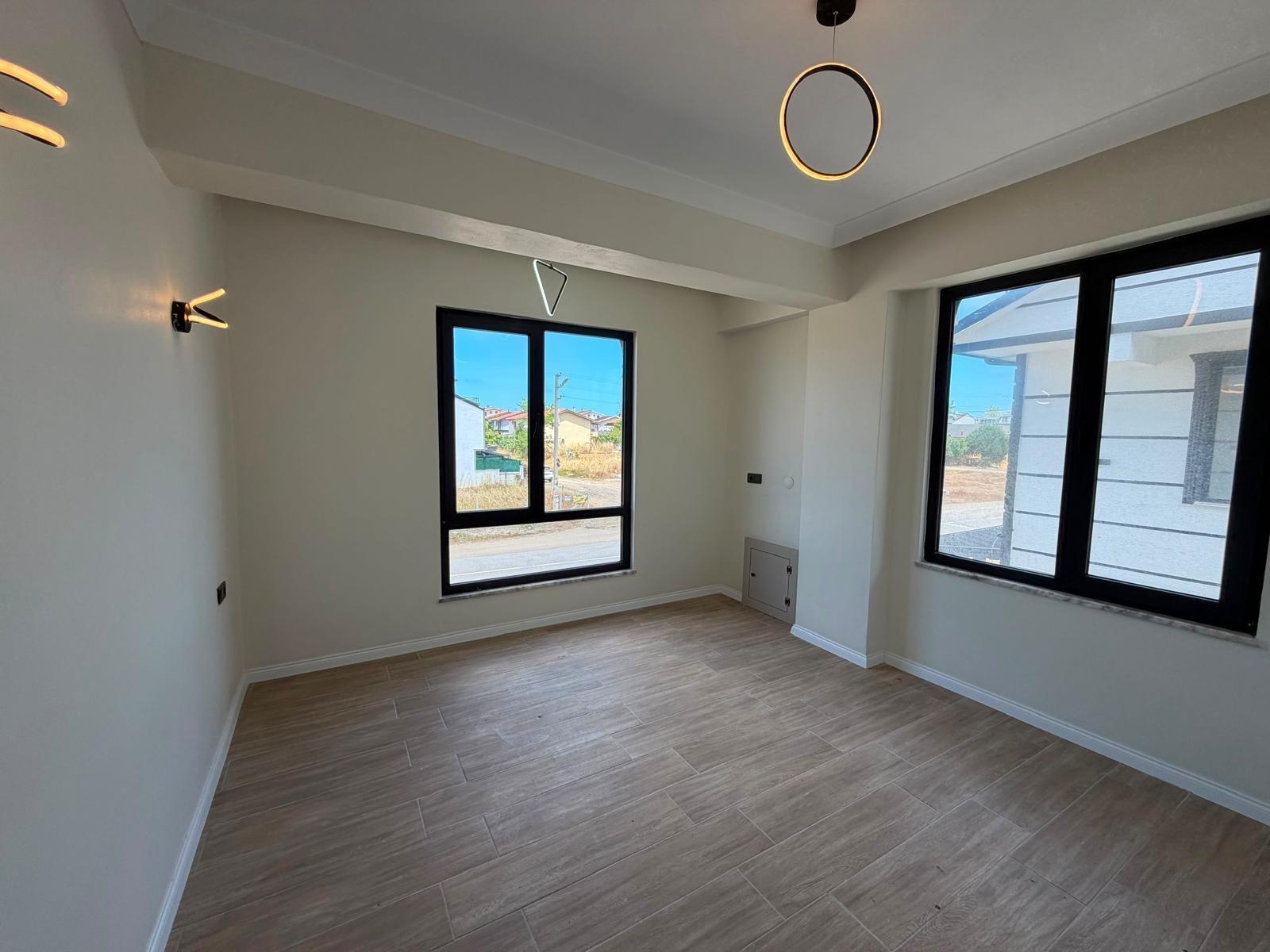 Sakarya Kocaali Alandere'de Denize 100 Metre, Verandalı ve Yerden Isıtmalı 4+1 Satılık Villa - Görsel 17
