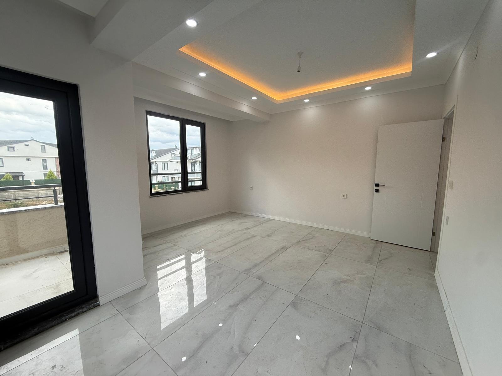 Sakarya Kocaali Yalı'da Sahile 170 Metre, Yüzme Havuzlu ve Geniş Bahçeli 3+1 Satılık Villa - Görsel 29
