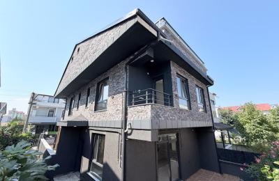 Sakarya Kocaali Yalı'da Denize 200 Metre, Peyzajlı Bahçeli 4+1 Satılık Tripleks Villa
