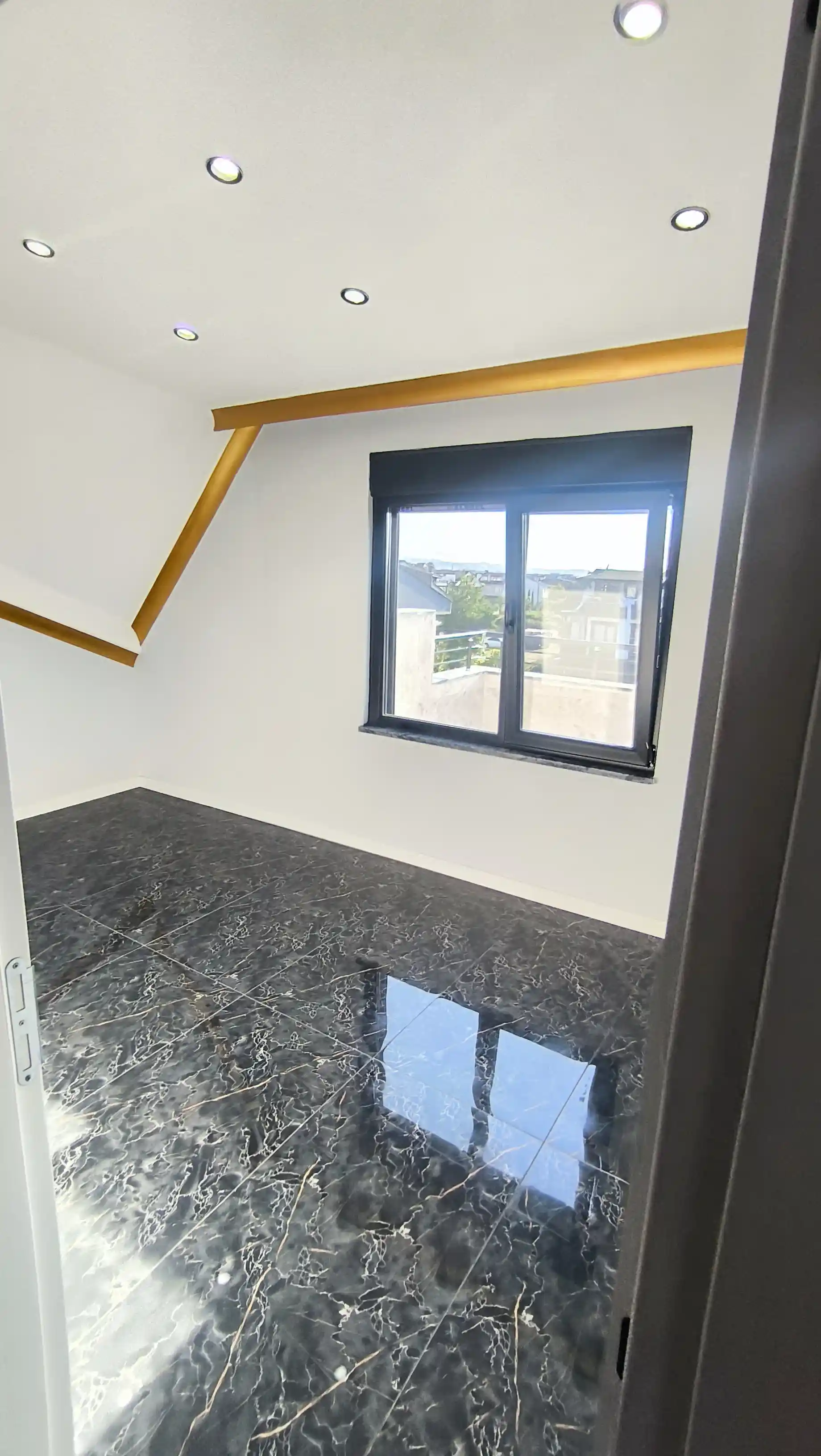 Sakarya Kocaali Alandere'de Havuzlu, Otomatik Panjurlu, Deniz Manzaralı 4+1 Lüks Tripleks İkiz Villa - Görsel 32