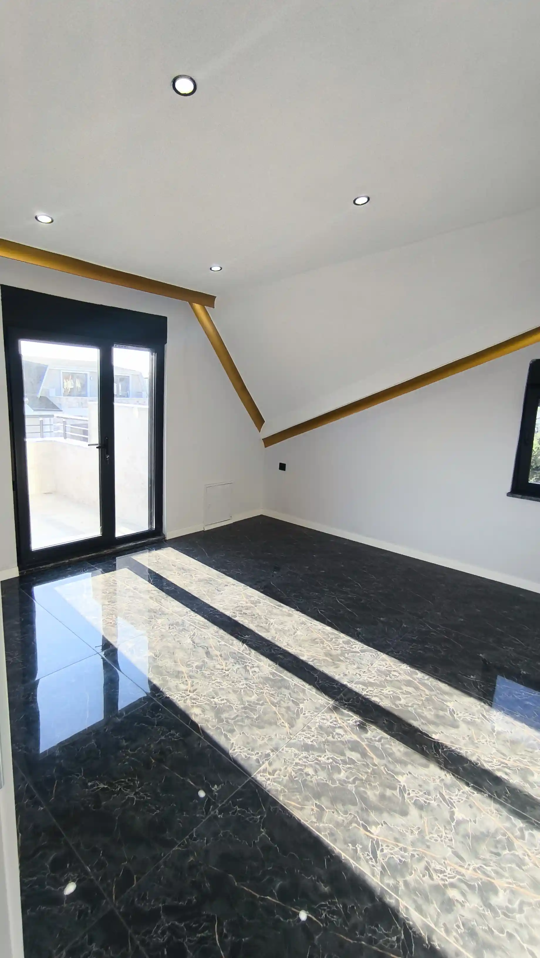 Sakarya Kocaali Alandere'de Havuzlu, Otomatik Panjurlu, Deniz Manzaralı 4+1 Lüks Tripleks İkiz Villa - Görsel 33