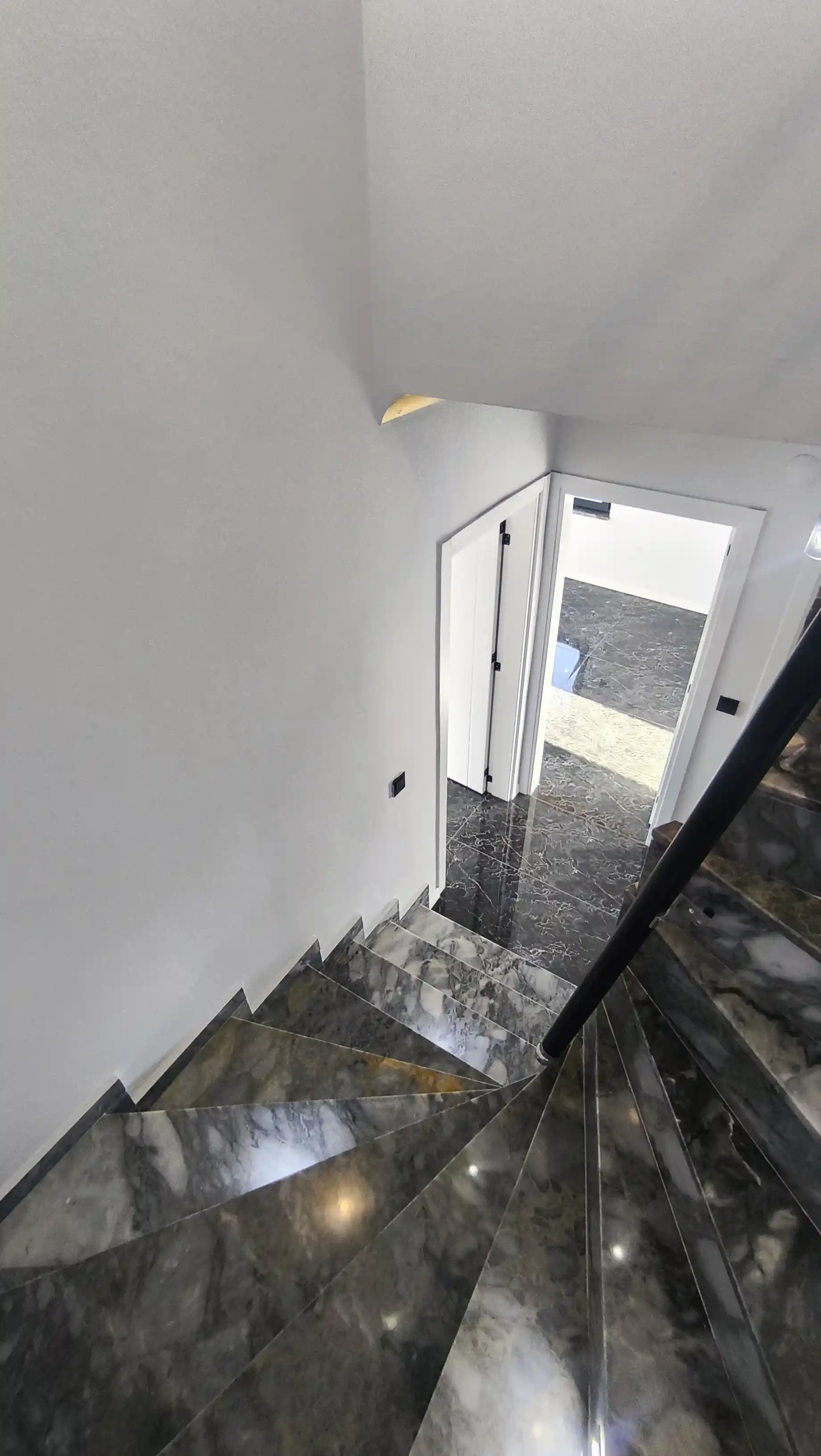 Sakarya Kocaali Alandere'de Havuzlu, Otomatik Panjurlu, Deniz Manzaralı 4+1 Lüks Tripleks İkiz Villa - Görsel 28