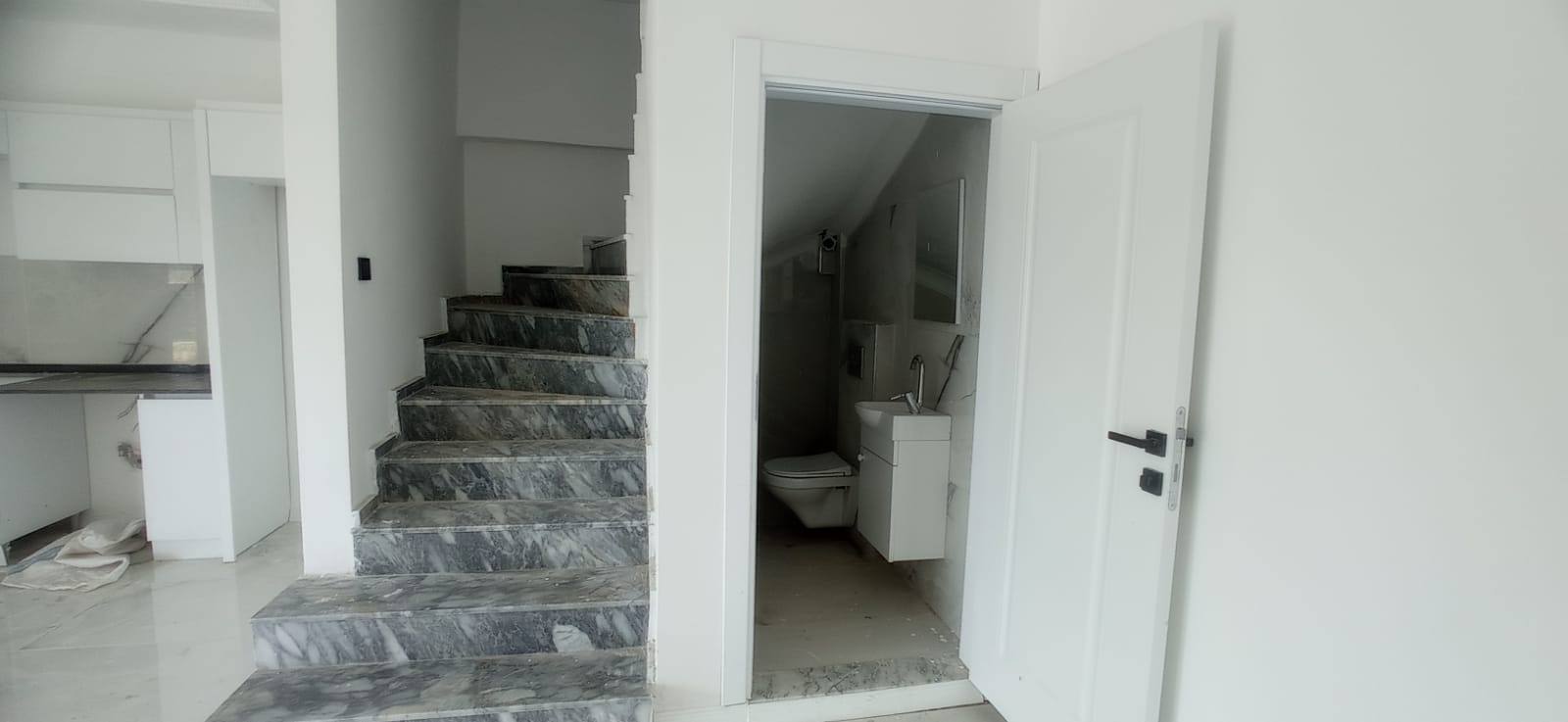 Sakarya Kocaali Yalı Mahallesi Merkez Plajda Havuzlu Sitede Acil Satılık 3+1 Triplex Villa - Görsel 23