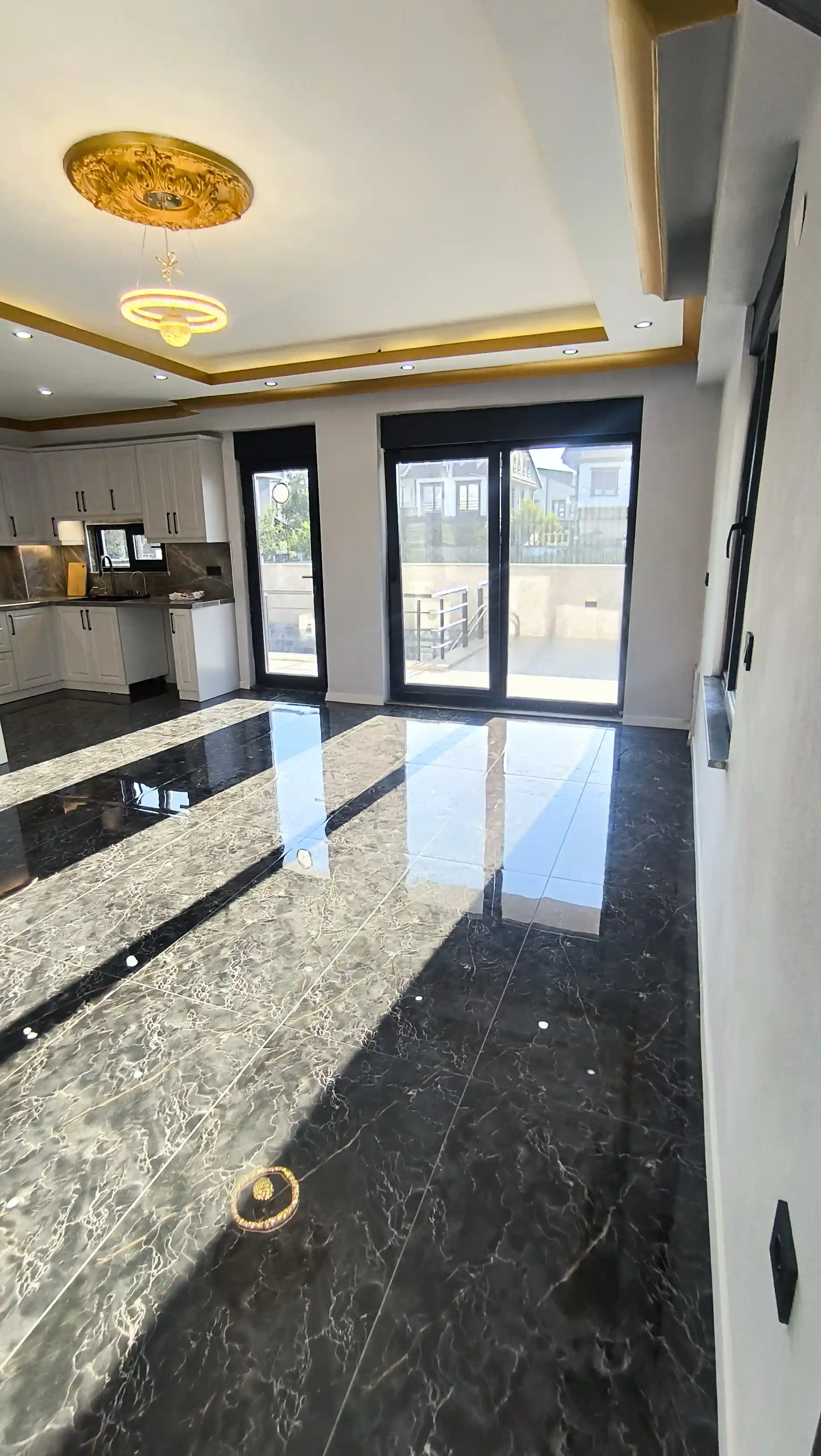 Sakarya Kocaali Alandere'de Havuzlu, Otomatik Panjurlu, Deniz Manzaralı 4+1 Lüks Tripleks İkiz Villa - Görsel 20