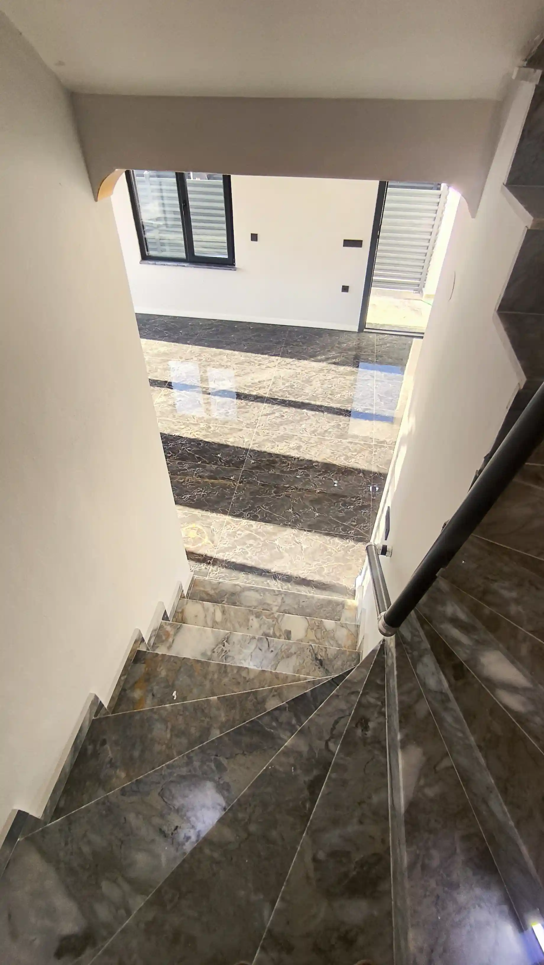 Sakarya Kocaali Alandere'de Havuzlu, Otomatik Panjurlu, Deniz Manzaralı 4+1 Lüks Tripleks İkiz Villa - Görsel 23