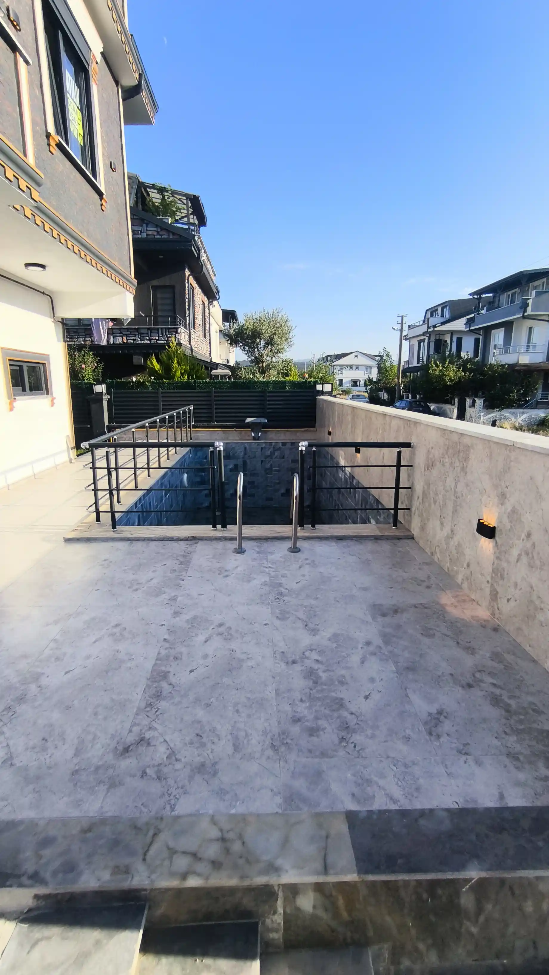 Sakarya Kocaali Alandere'de Havuzlu, Otomatik Panjurlu, Deniz Manzaralı 4+1 Lüks Tripleks İkiz Villa - Görsel 8