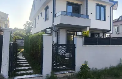 Sakarya Kocaali Yayla Mahallesi'nde Havuzlu, Deniz Manzaralı 4+1 Satılık Tripleks İkiz Villa
