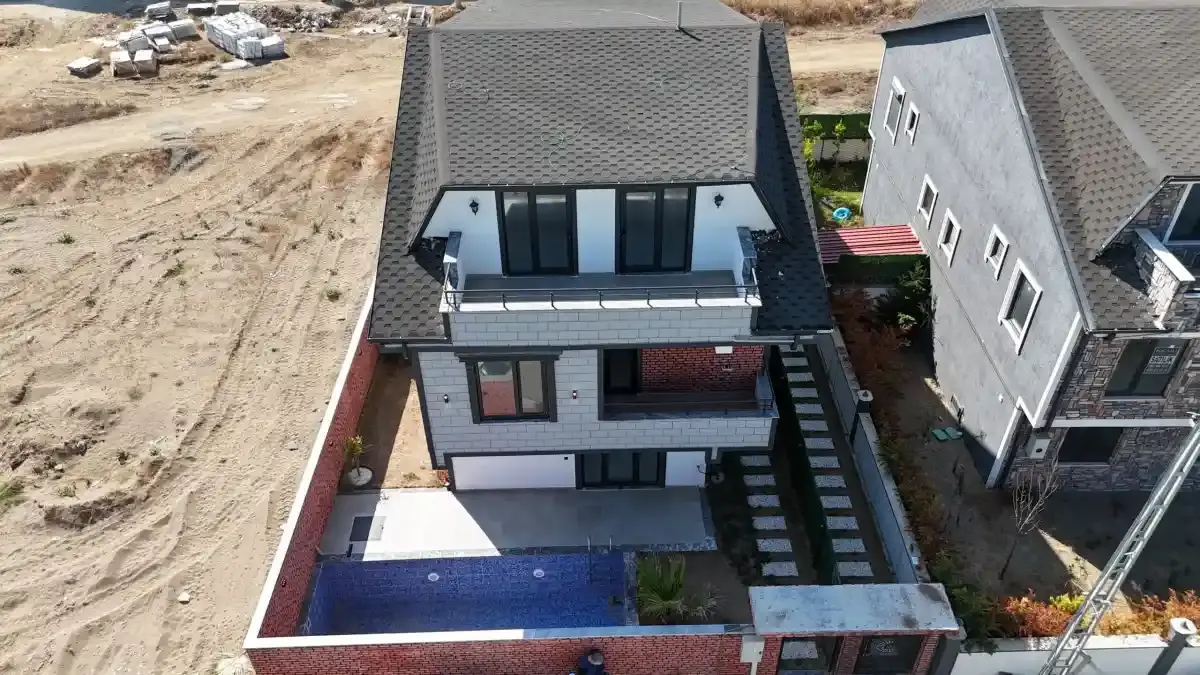 Kocaali Alandere’de Denize 30 Metre, Kapanmaz Manzaralı, Havuzlu 4+1 Ultra Lüks Villa