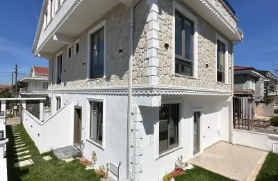 Kocaali Alandere’de Deniz Manzaralı Taş Kaplama 3+1 Lüks Villa - Yerden Isıtmalı