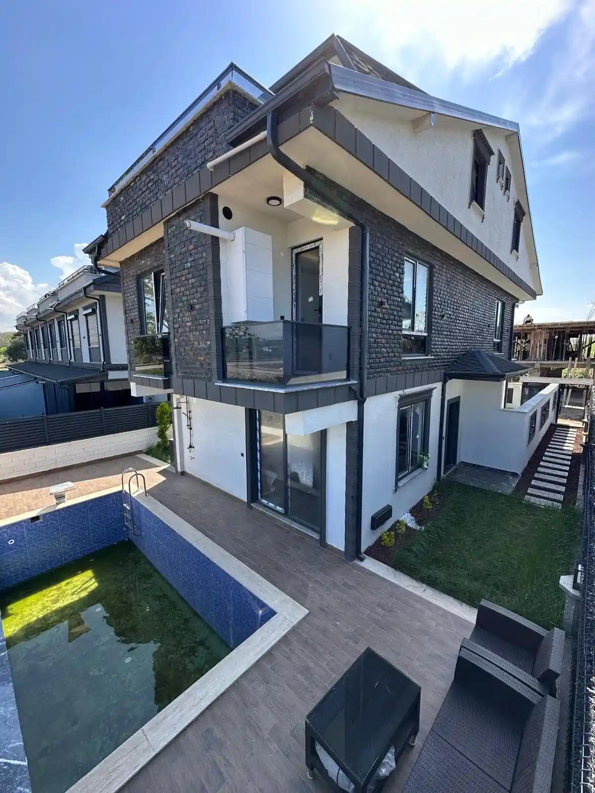 Kocaali Alandere'de Havuzlu Eşyalı 4+1 Tripleks Villa - 6.800.000 TL - Görsel 2