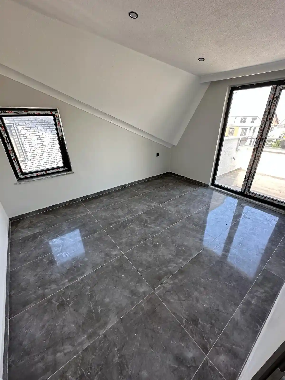 Kocaali Alandere'de Havuzlu Eşyalı 4+1 Tripleks Villa - 6.800.000 TL - Görsel 13