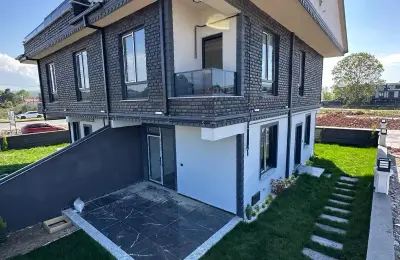 Kocaali Alandere’de Geniş Bahçeli Yerden Isıtmalı 4+1 Tripleks Villa