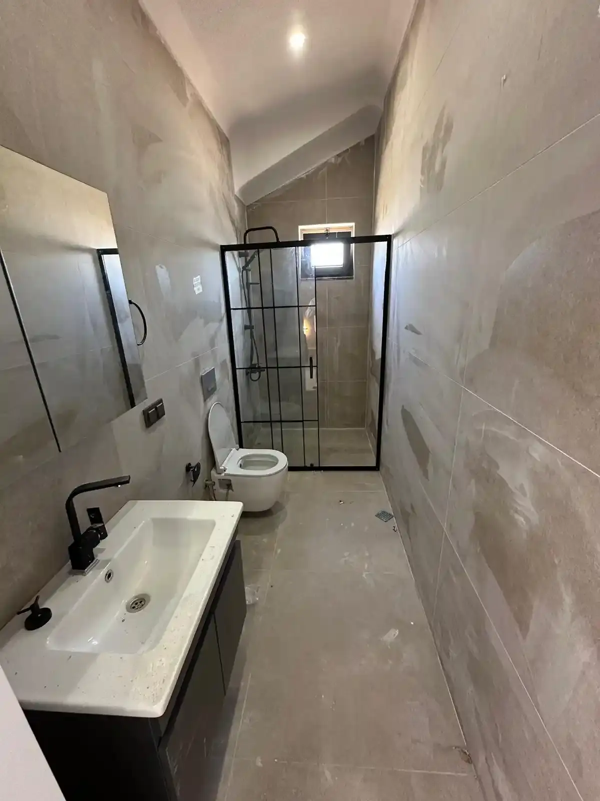 Kocaali Alandere’de Havuzlu ve Yerden Isıtmalı Modern 4+1 Lüks Villa - Görsel 25