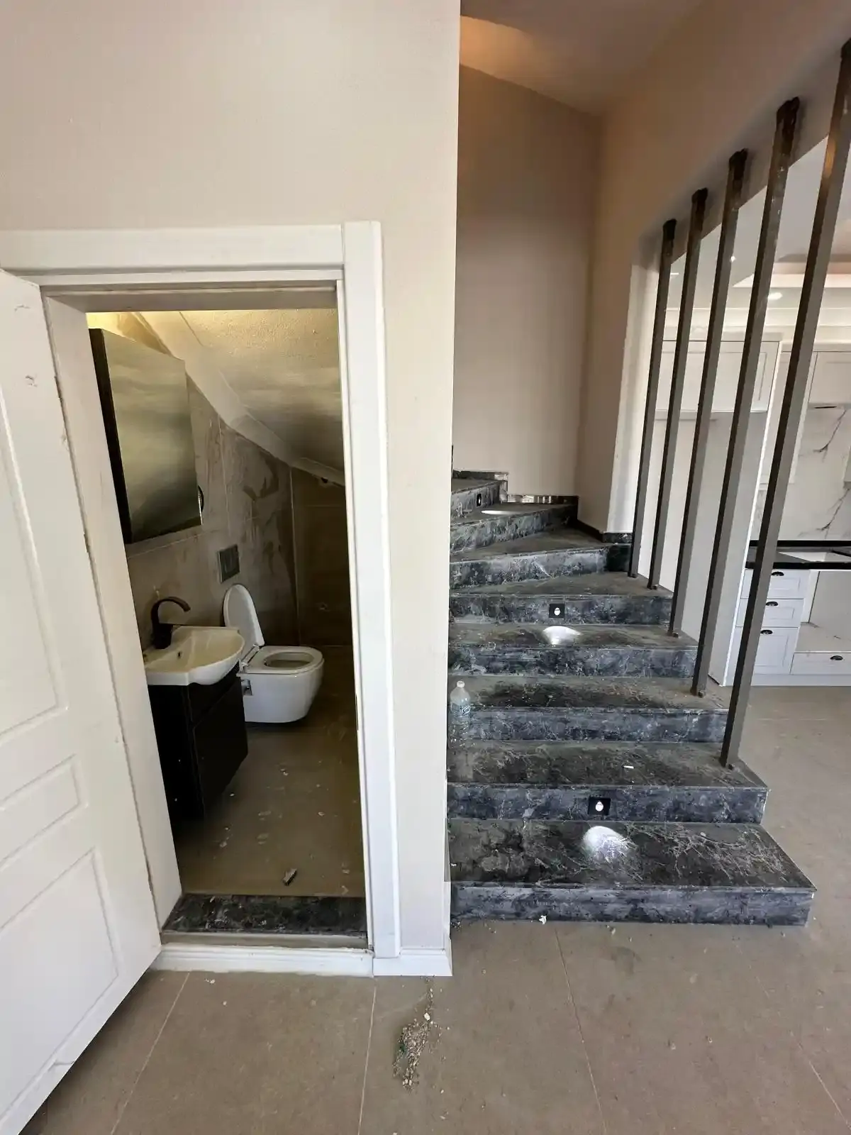 Kocaali Alandere’de Havuzlu ve Yerden Isıtmalı Modern 4+1 Lüks Villa - Görsel 17