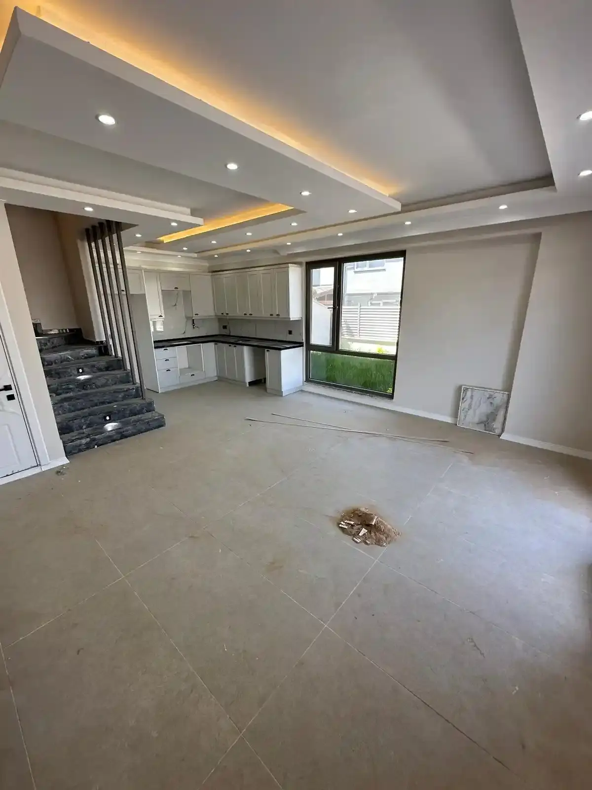 Kocaali Alandere’de Havuzlu ve Yerden Isıtmalı Modern 4+1 Lüks Villa - Görsel 22