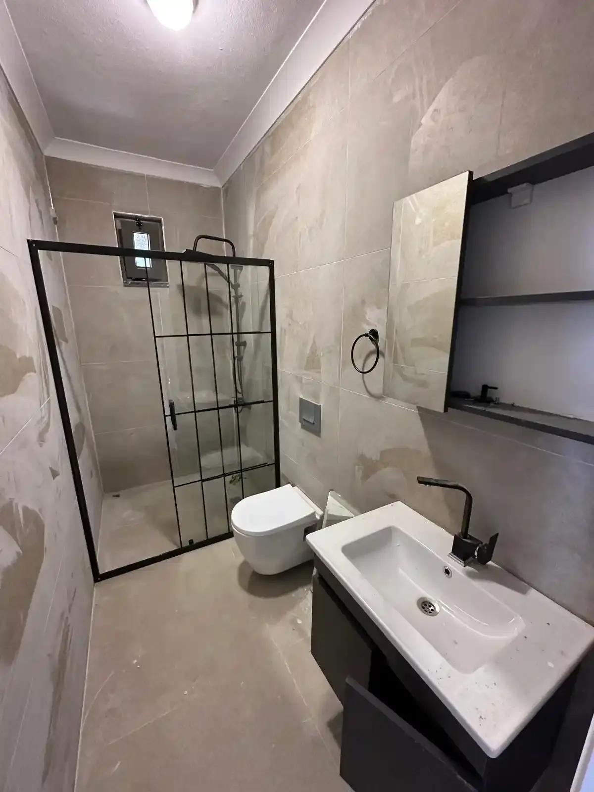 Kocaali Alandere’de Havuzlu ve Yerden Isıtmalı Modern 4+1 Lüks Villa - Görsel 15
