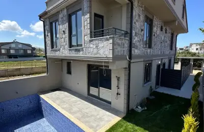 Kocaali Alandere'de Mahremiyet Odaklı 4+1 Havuzlu Lüks Arka Cephe Villa