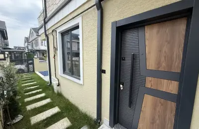 Kocaali Alandere'de Müstakil Havuzlu ve Bahçeli 4+1 Lüks Villa - 180m²