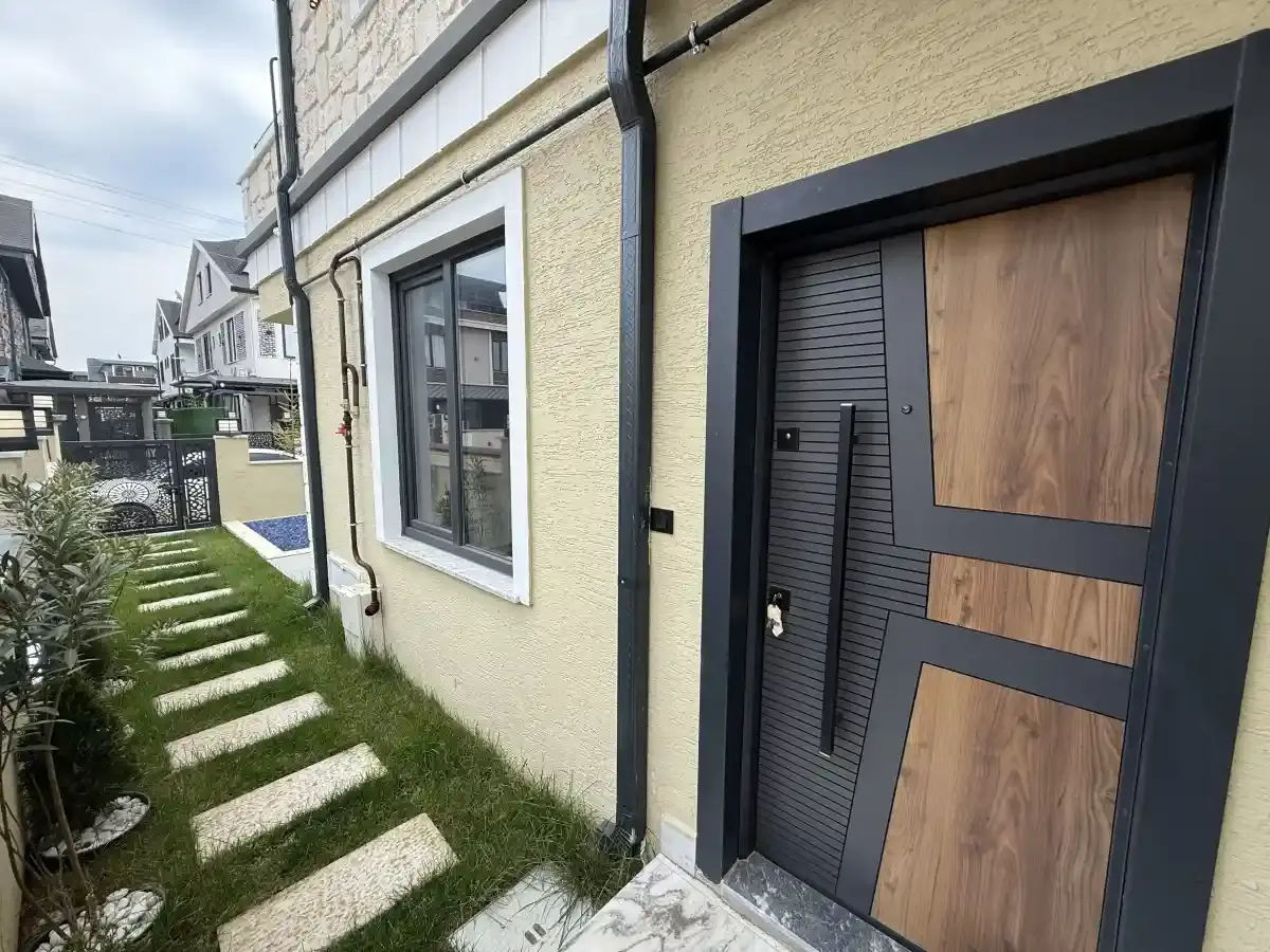 Kocaali Alandere'de Müstakil Havuzlu ve Bahçeli 4+1 Lüks Villa - 180m²