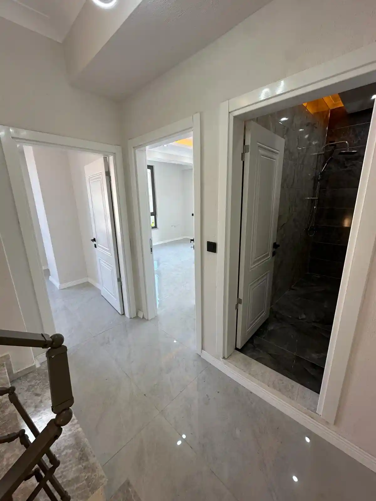 Kocaali Yalı'da Müstakil Havuzlu Yerden Isıtmalı 3+1 Lüks Tripleks Villa - Görsel 18