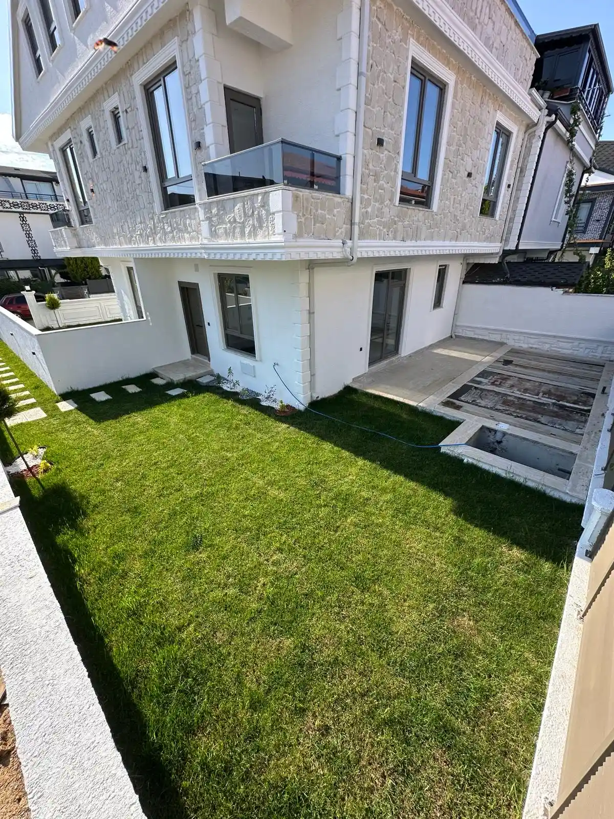 Kocaali Yalı'da Müstakil Havuzlu Yerden Isıtmalı 3+1 Lüks Tripleks Villa - Görsel 3
