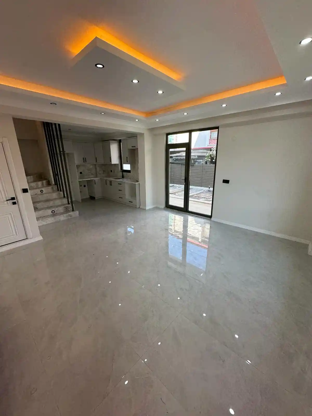 Kocaali Yalı'da Müstakil Havuzlu Yerden Isıtmalı 3+1 Lüks Tripleks Villa - Görsel 9