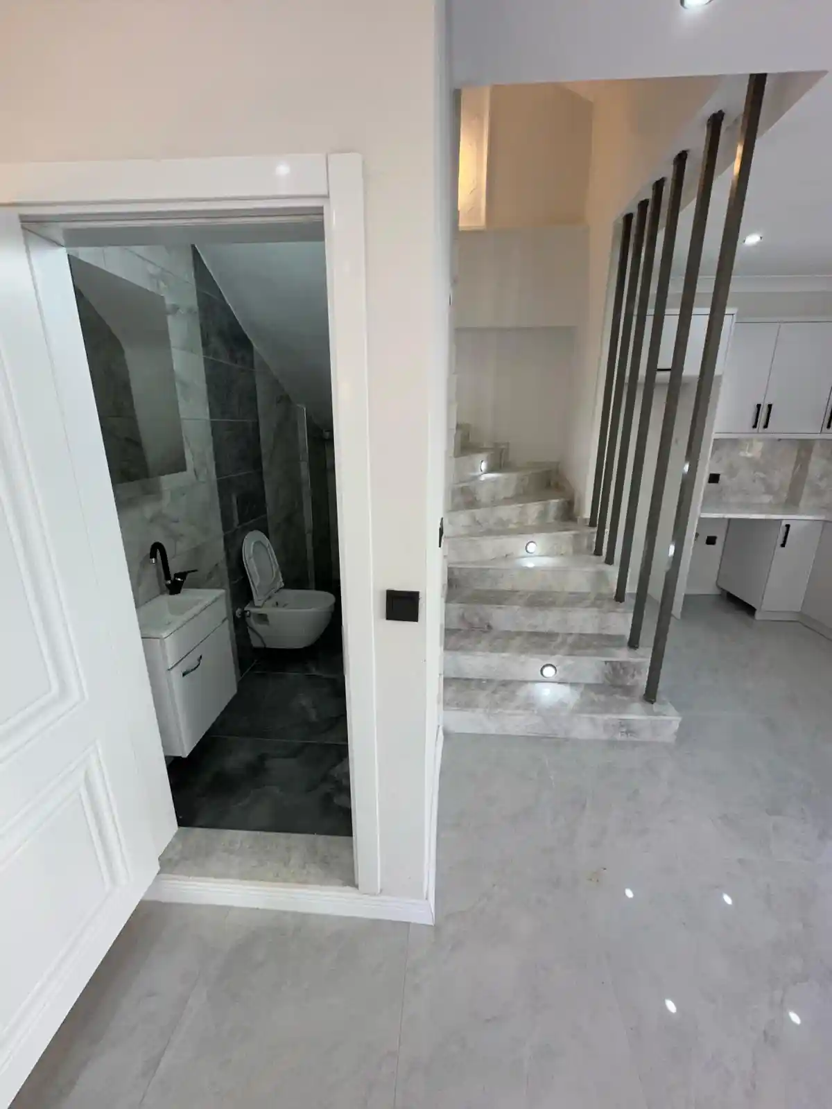Kocaali Yalı'da Müstakil Havuzlu Yerden Isıtmalı 3+1 Lüks Tripleks Villa - Görsel 14